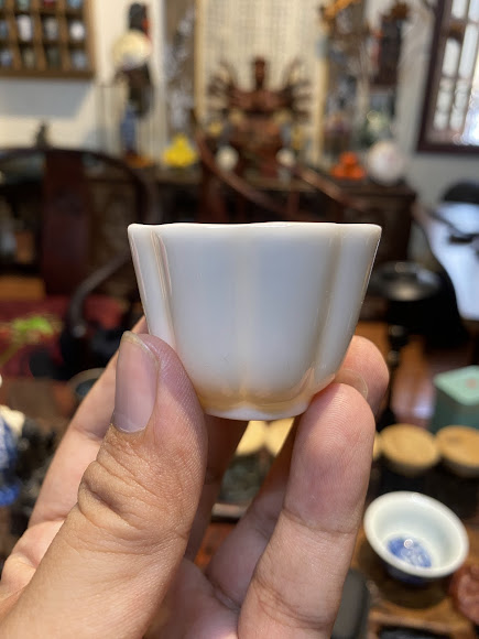 Chén Trà Sứ Bạch Định Hoa Cuc